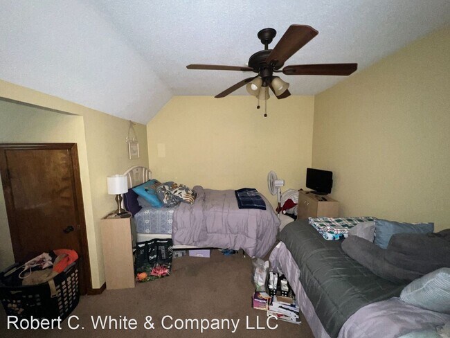 Building Photo - 2 br, 1.5 bath House - 33 Sherman Lane