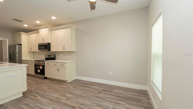 Building Photo - 6454 Freeport Dr