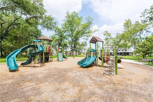 Building Photo - 23723 Pullin Market Dr