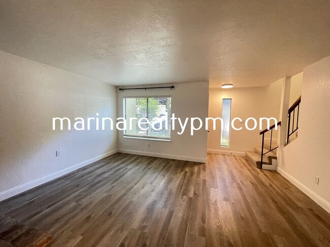 Building Photo - Two Story Crockett Condo Two-Off Street Pa...