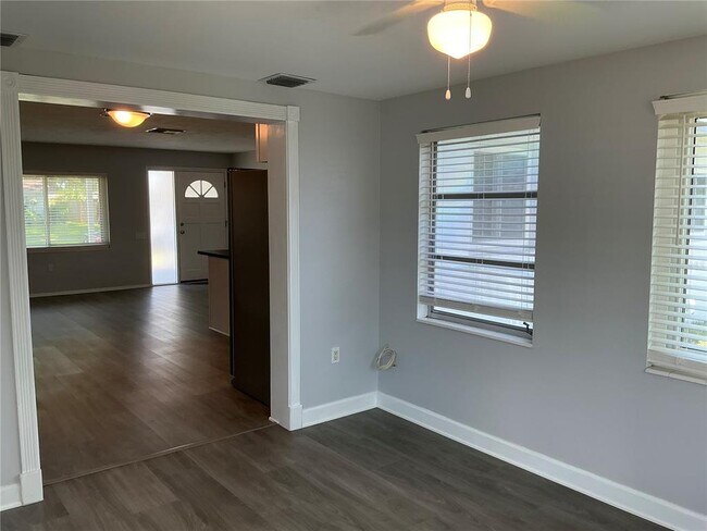 Building Photo - 10888 Temple Ave