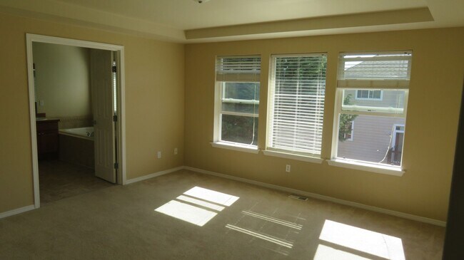 Building Photo - 7125 Axis St SE