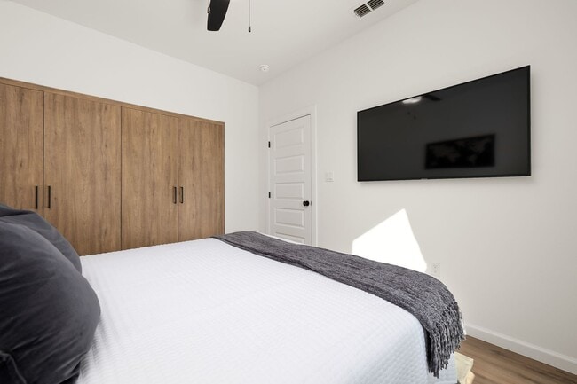 Building Photo - Gated Luxury Townhomes for Rent in North McAllen | Long-Term Lease at Colgate Crossings