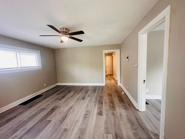 Building Photo - Charming Updated Home with Spacious Backyard in a Prime Louisville Location