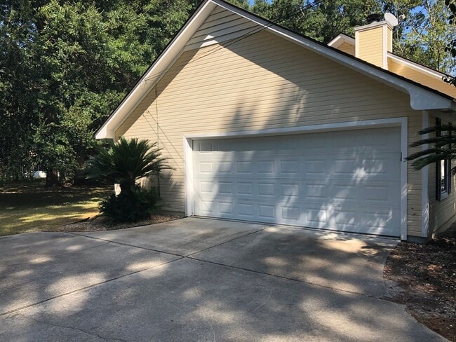Building Photo - 3 Bedroom/2 Bath home in Lowndes County
