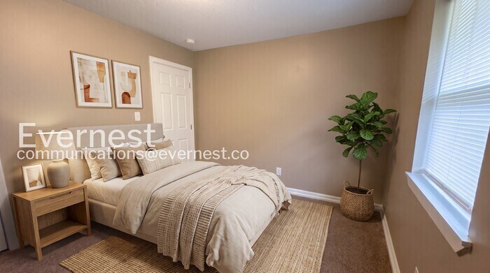 Building Photo - 1858 17th Ct N