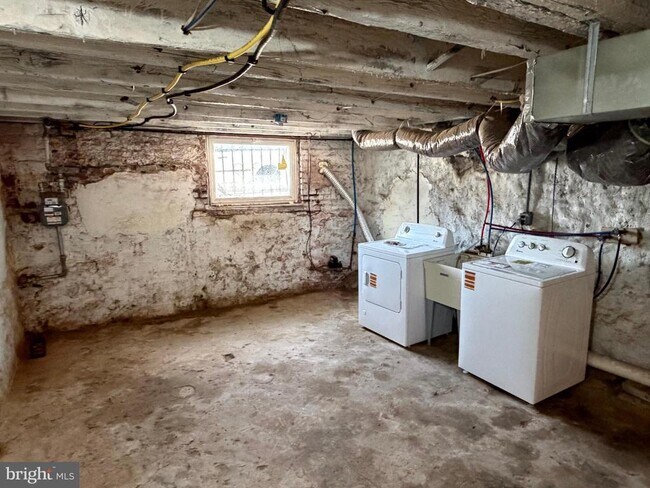 Building Photo - 2667 N Napa St