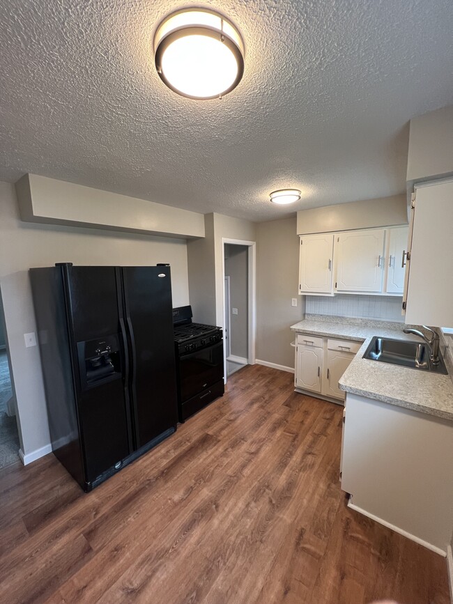 Kitchen (Photo Taken Prior to Microwave Install) - 15893 Hummel Rd