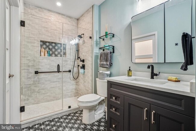 Building Photo - 27 Booth St