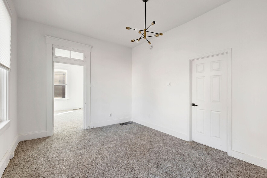 Building Photo - 422 Watkins St