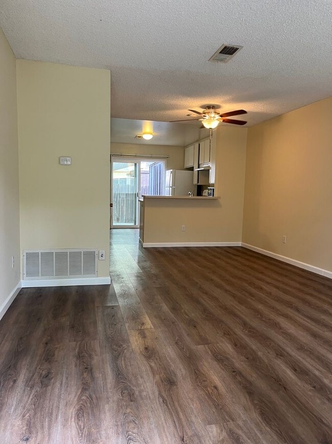 Building Photo - Cozy 2 Bed 1 Bath Home For Rent