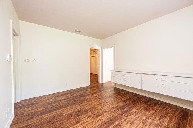 Building Photo - 153 Hillhaven Pl SE
