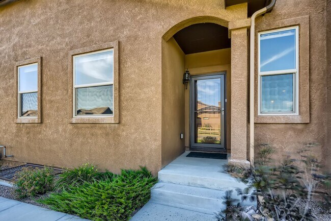 Building Photo - Flying Horse home for rent on Cake Bread!