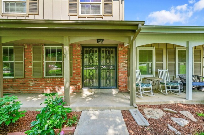 Building Photo - $2,700.00 - 3 Beds, 2.5 Baths, Townhouse i...