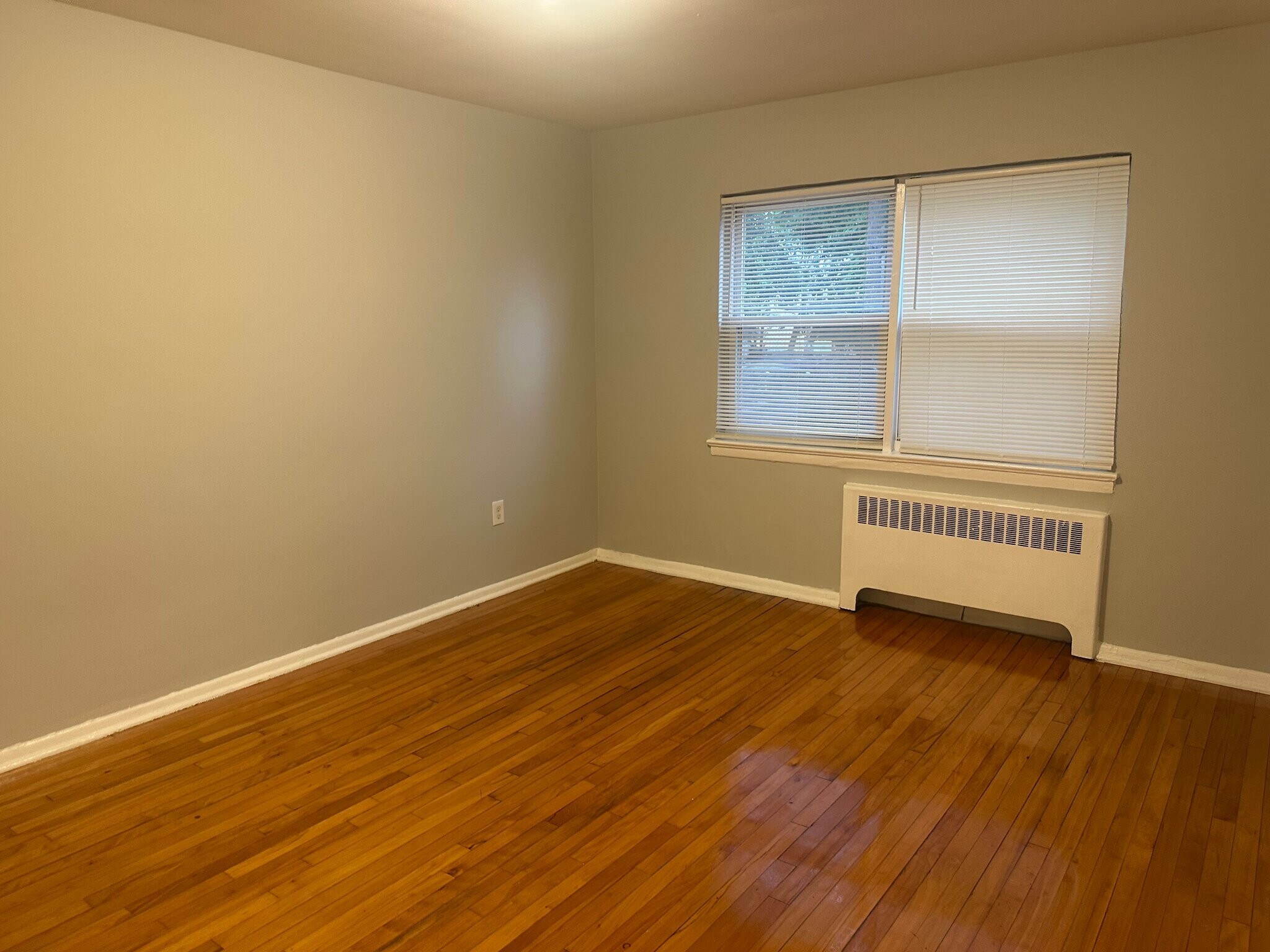 Building Photo - 47-61 Bross Pl