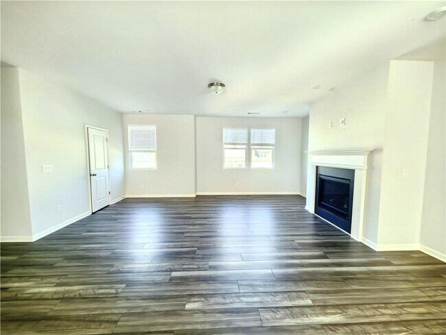 Building Photo - 2400 Whistler Wy NE