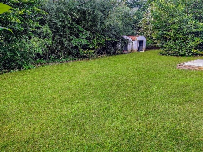 Building Photo - 319 Sarah Dr