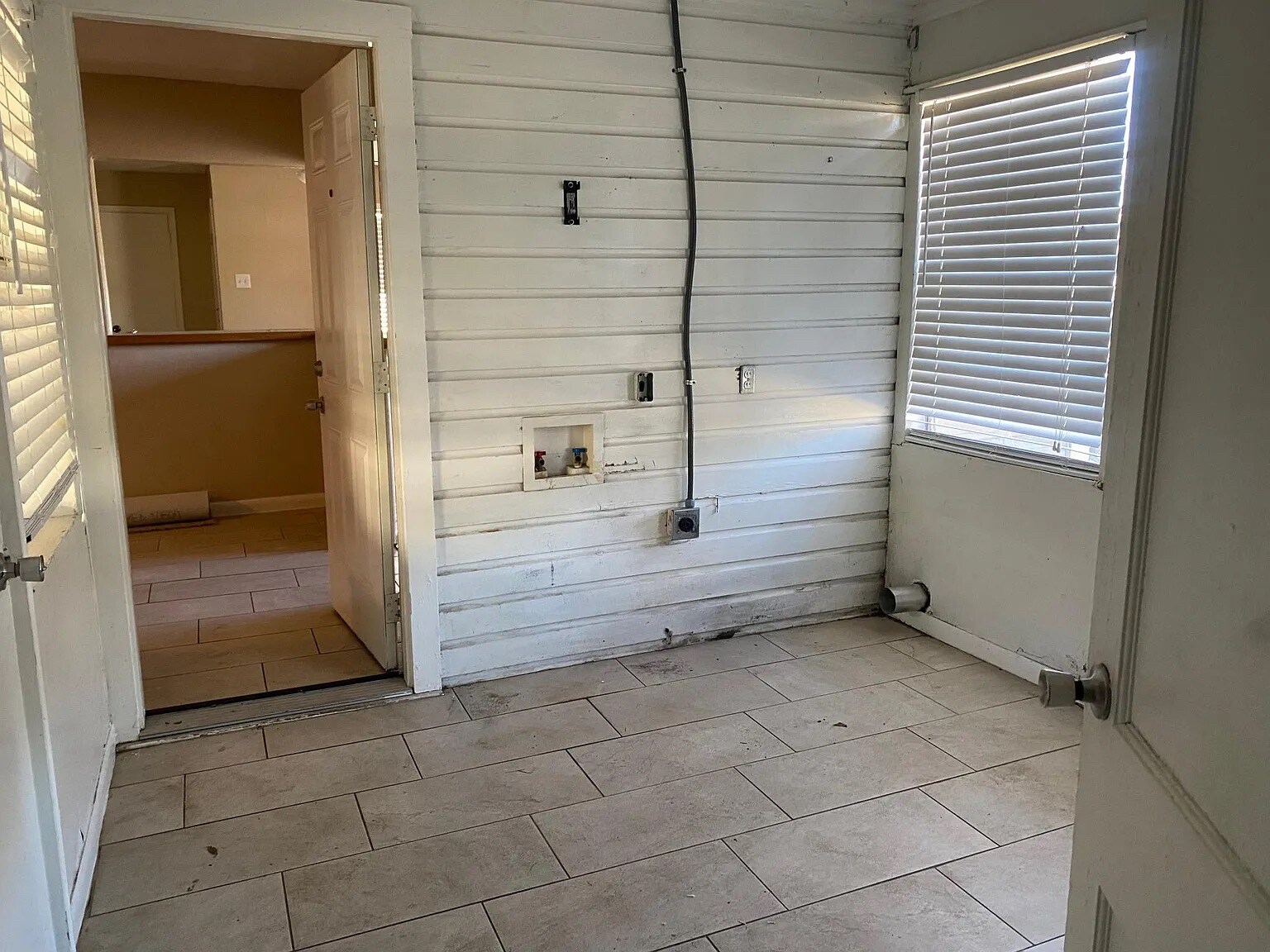 Building Photo - Room in House on Glengariff Dr
