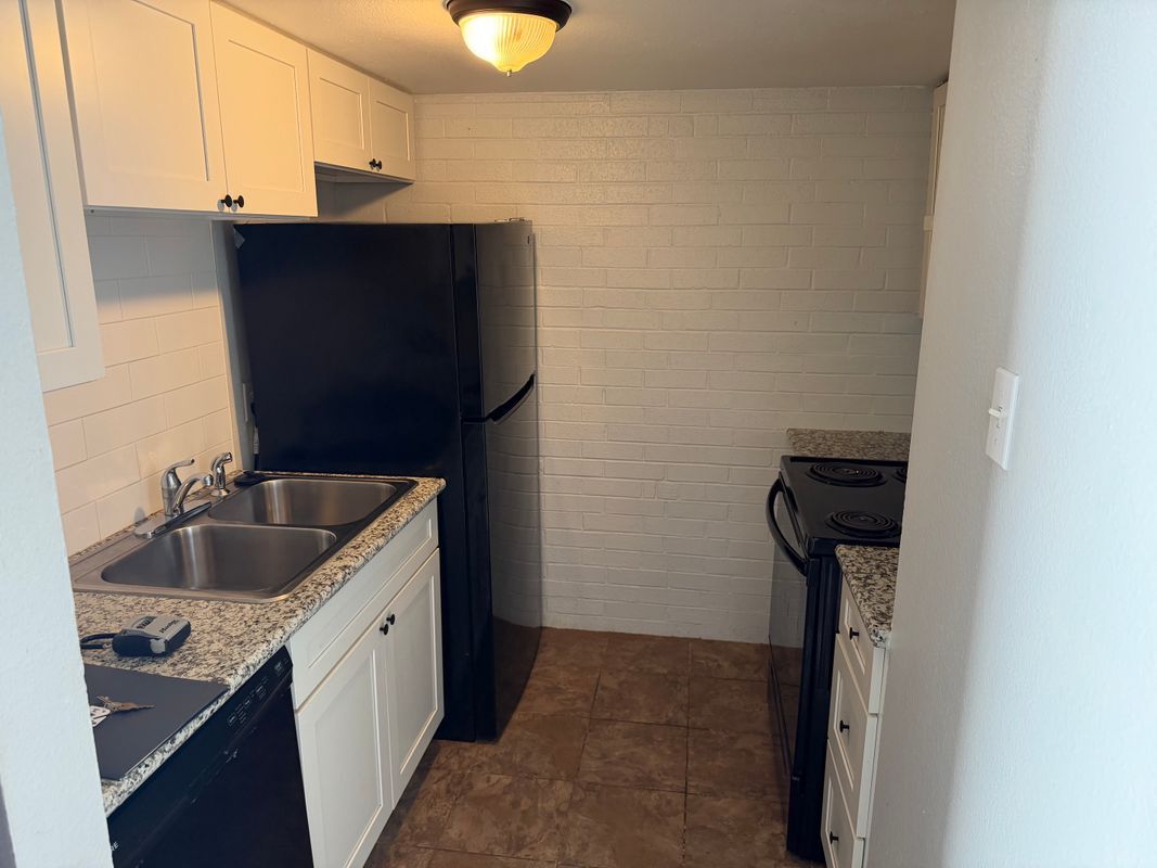 Building Photo - 3350 Louisiana 1 2