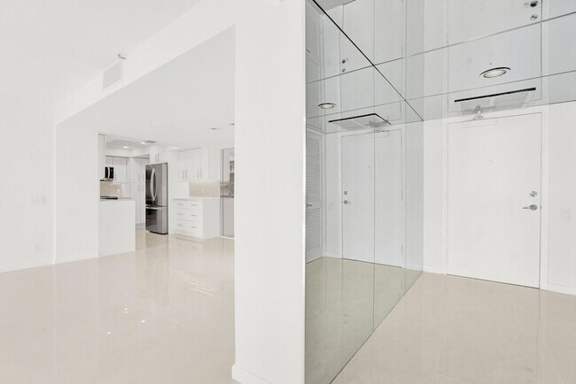 Building Photo - 2697 N Ocean Blvd