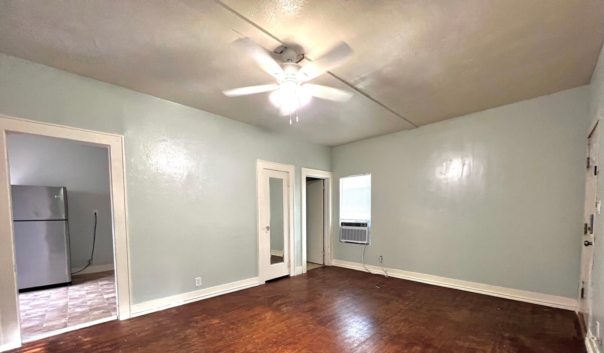 Building Photo - 616 W Lee Ave