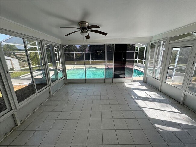 Building Photo - 5246 Royal Oak Dr