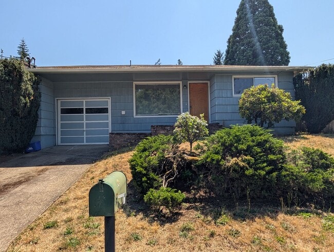 Building Photo - Spacious 2bd/1bth ~ w/ 1 Car Garage - Fantastic Location ~ Close to Everything!!