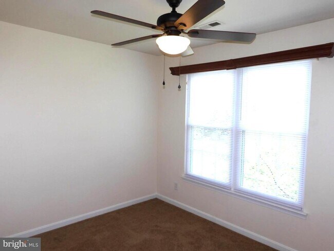 Building Photo - 8566 Kingsway Dr