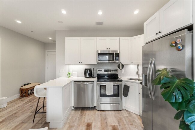 Building Photo - 1457 Tremont St