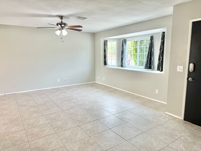 Building Photo - Comfortable and Spacious 3 bed 2 bath home!