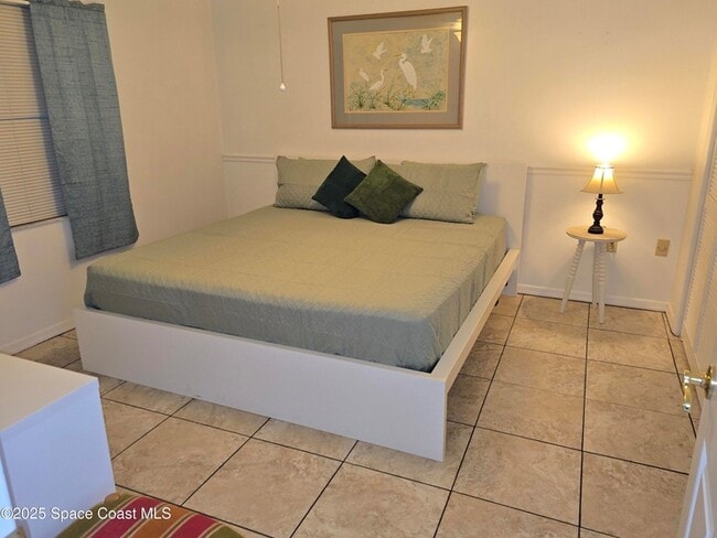 Building Photo - 580 S Brevard Ave