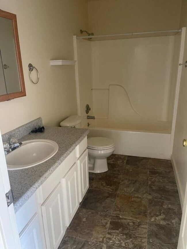 Building Photo - 454U