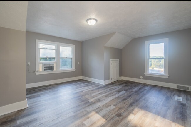 Building Photo - 4921 N 34th Ave
