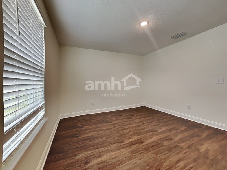 Building Photo - 264 Banyan Frst Dr