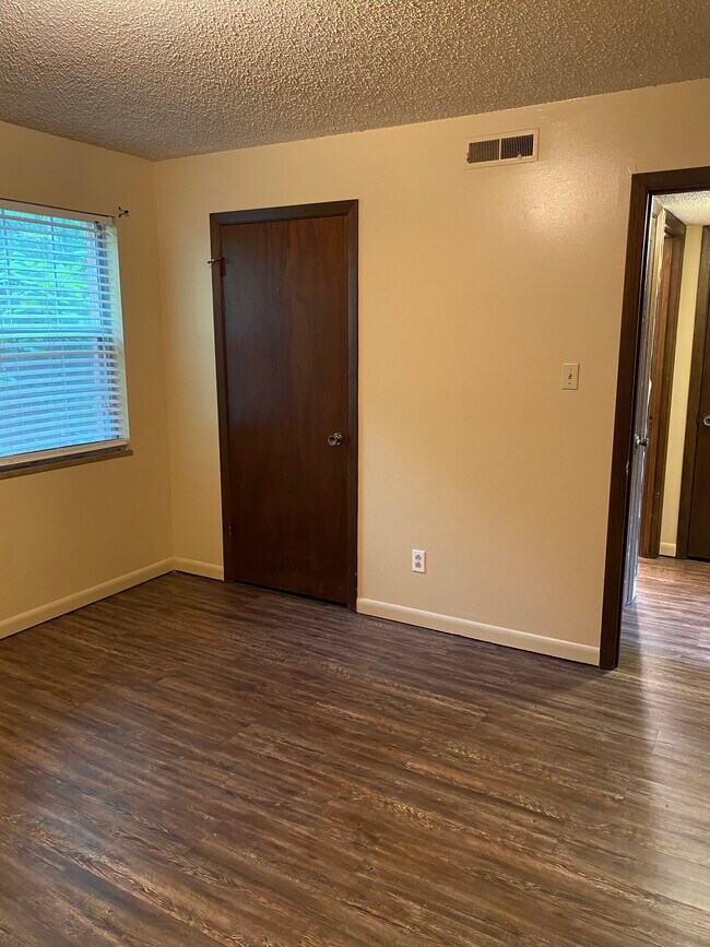 Building Photo - 332 Forestal Dr