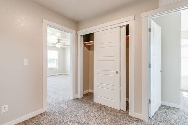 Building Photo - Roe Street Townhomes