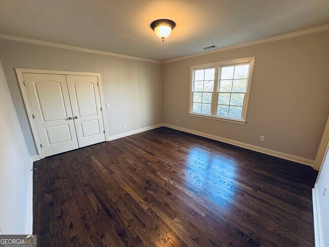 Building Photo - 1092 McLynn Ave NE