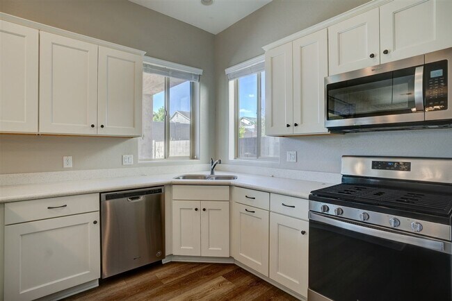 Building Photo - 6185 E Beecher Loop