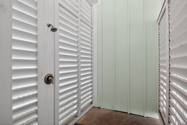 Building Photo - 3815 Seabreeze Ln