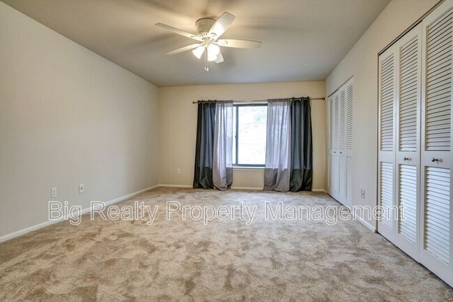 Building Photo - 704 Stonybrook Dr