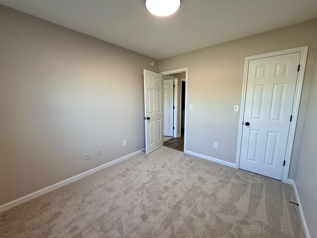 Building Photo - 6183 Pinnacle Blvd