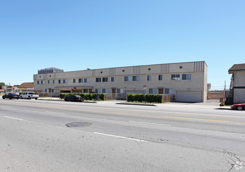 Building Photo - 14664 Roscoe Blvd