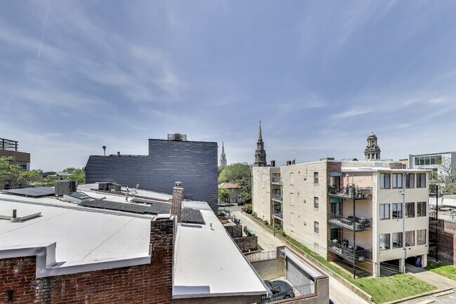 Building Photo - Spacious 2BR with Private Deck & Stunning Views – Available July 1!