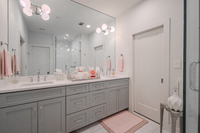 Building Photo - Open Concept custom build by Hudson Co in Highland Park!