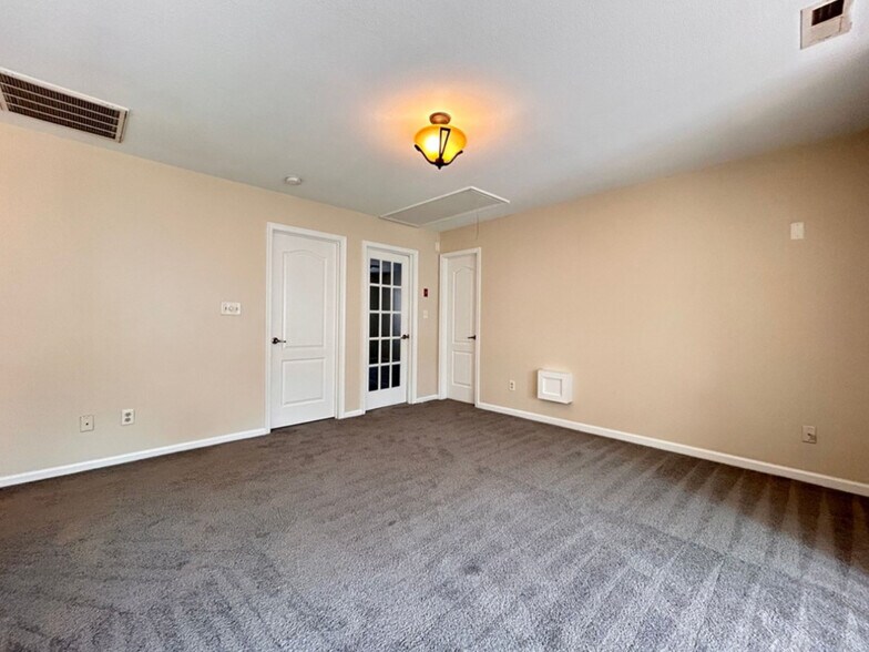 Building Photo - 927 Hunley Dr