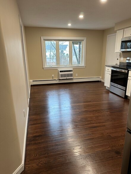 unit 2 kitchen pic3 - 75 Wales St