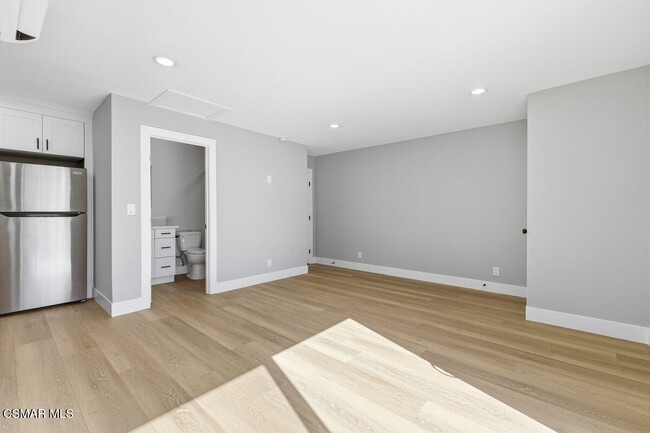 Building Photo - 1069 Donner Ave