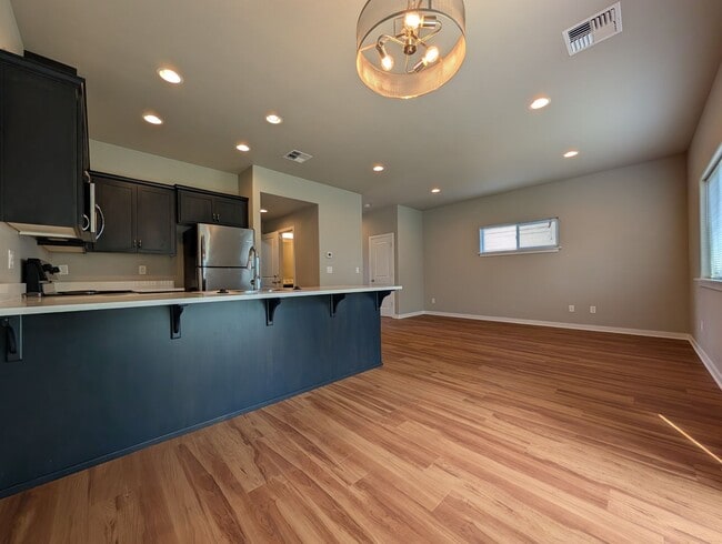 Building Photo - Great 3 bedroom/ 2.5 bathroom duplex- Near...