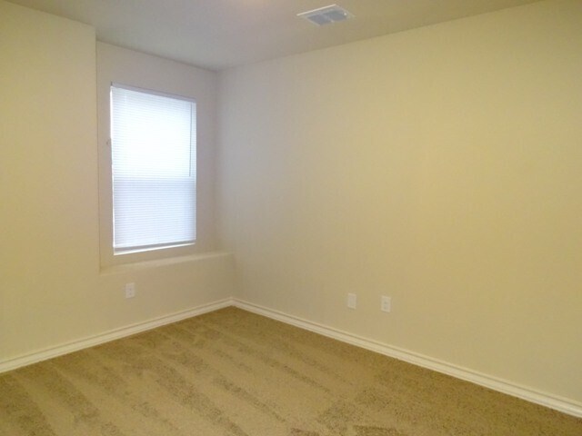 Building Photo - 7042 Lakeview Dr.