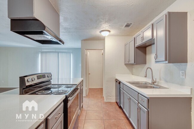 Building Photo - 3237 Chalmette Ct